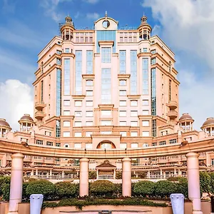 Swissotel Al Murooj Dubaj